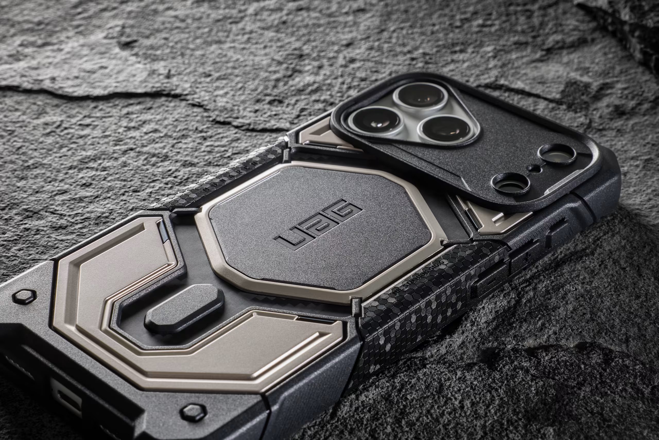 UAG Monarch Pro Kevlar Premium Material